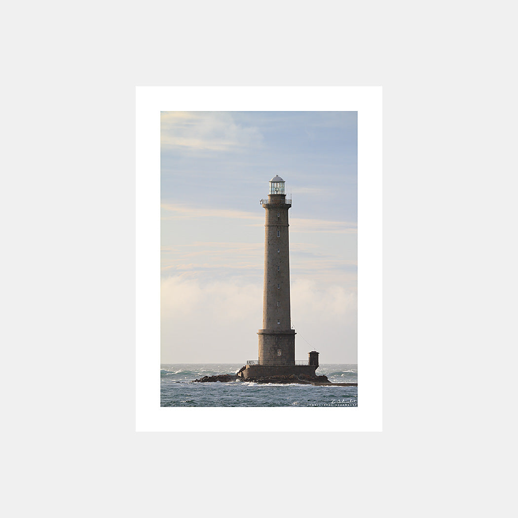 Photographie du phare du Cap de la Hague par grand vent au couchant, Cotentin, Manche, Normandie, France.