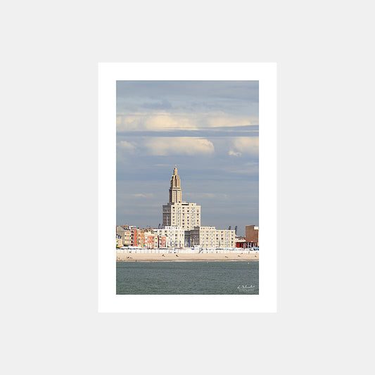 Poster photo 2729 La ville du Havre depuis la mer au couchant, design avec marge blanche.